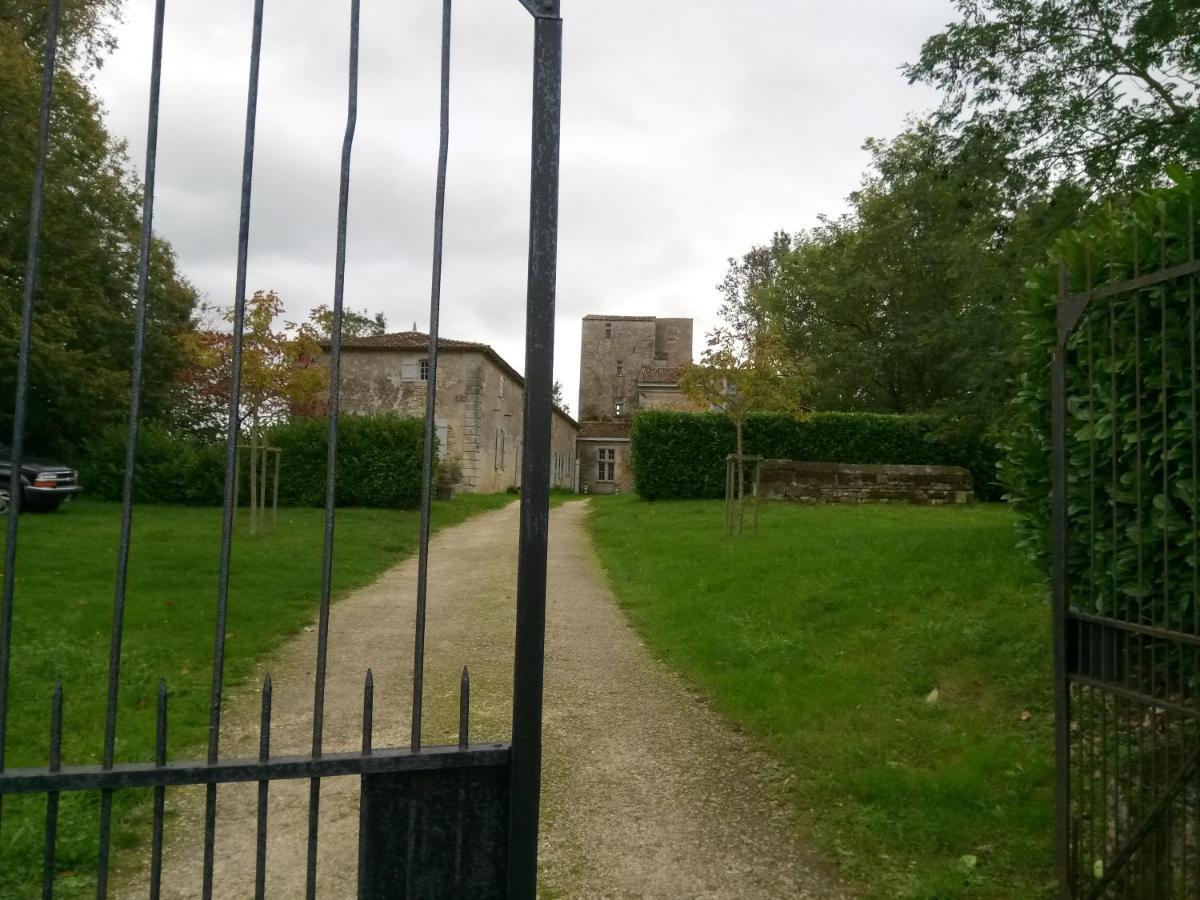 Chateau De *
